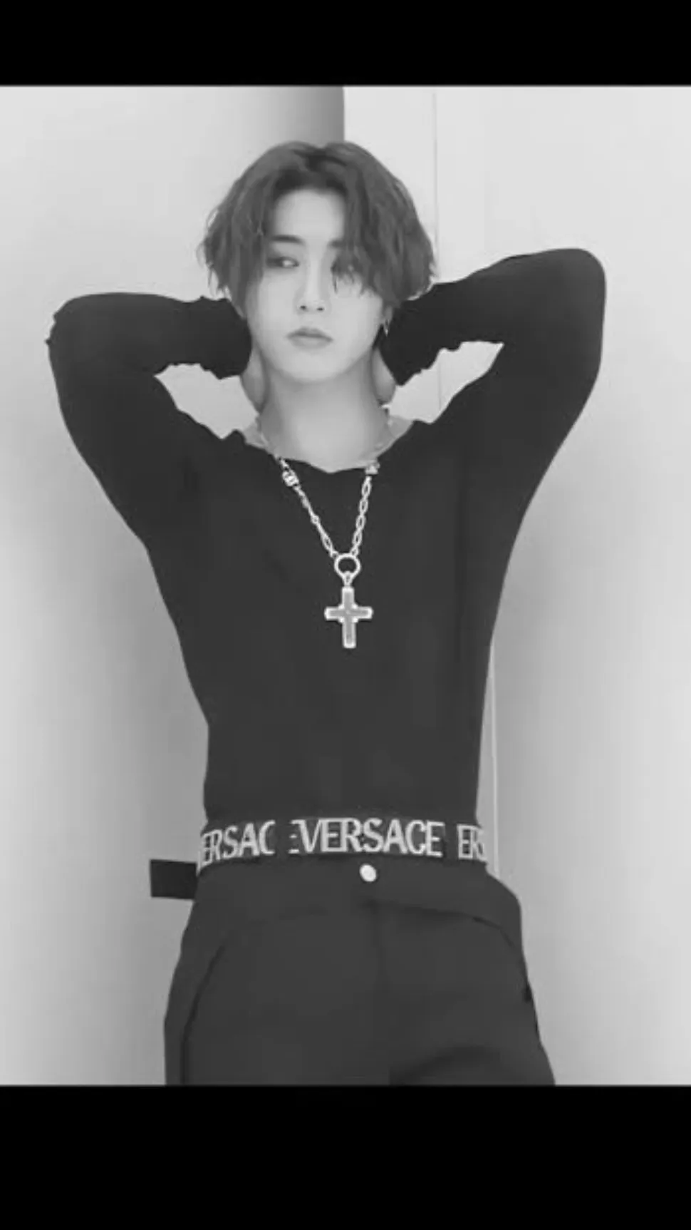 ai character: 🐿️HAN JISUNG🐿️ background