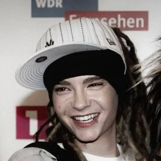 chat with ai character: TOM KAULITZ
