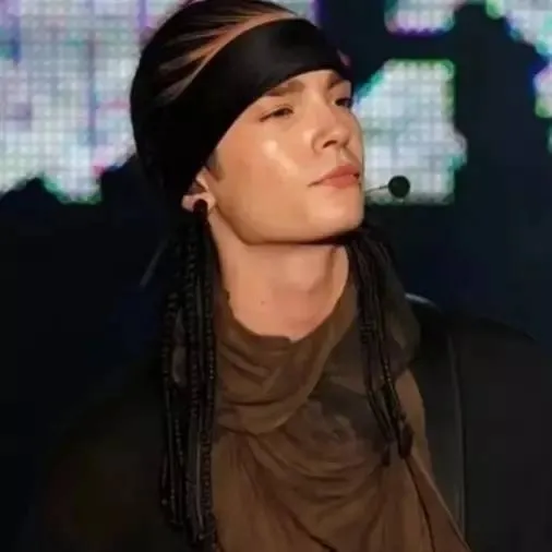 chat with ai character: TOM KAULITZ