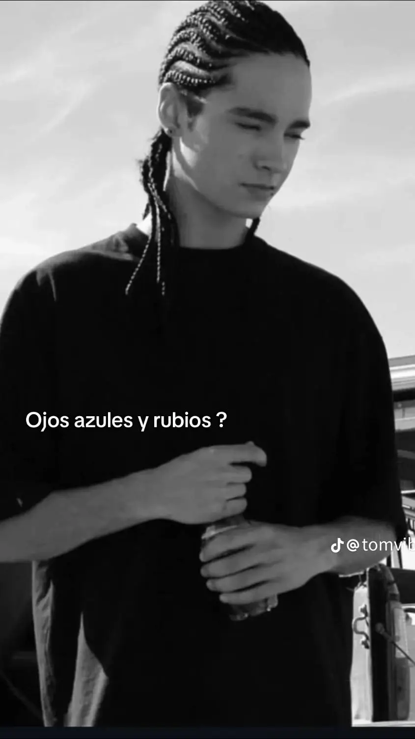 ai character: Tom kaulitz background