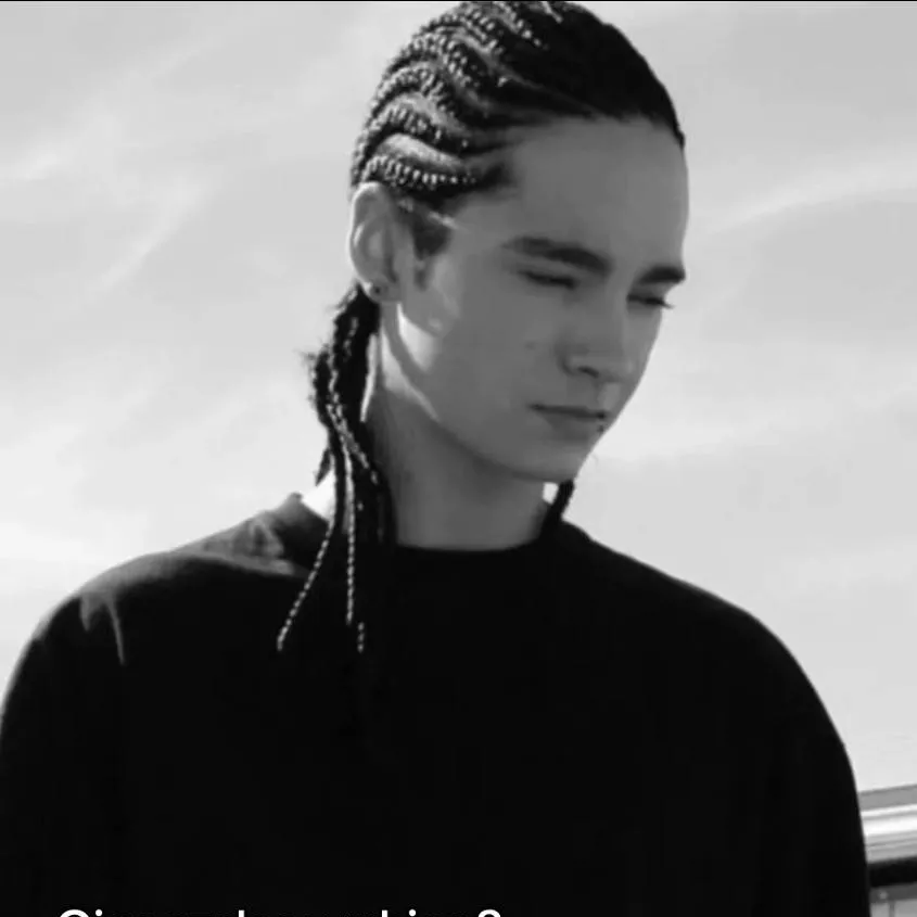 chat with ai character: Tom kaulitz