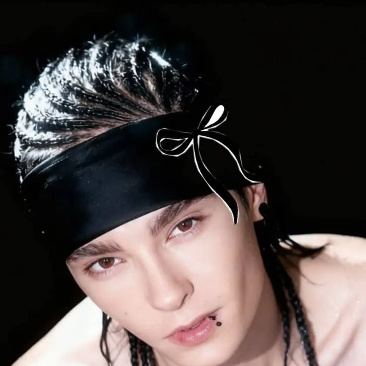 chat with ai character: TOM KAULITZ