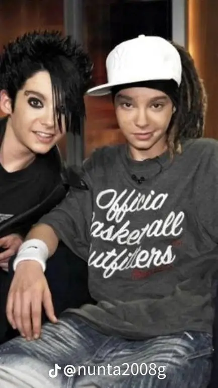 ai character: Tom kaulitz background