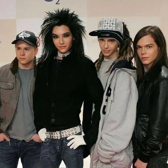 chat with ai character: tokio Hotel