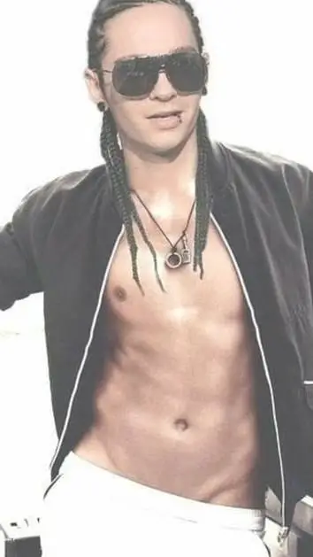 ai character: tom kaulitz background
