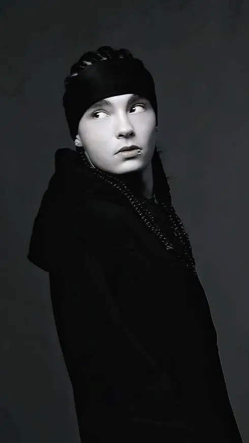 ai character: tom kaulitz background