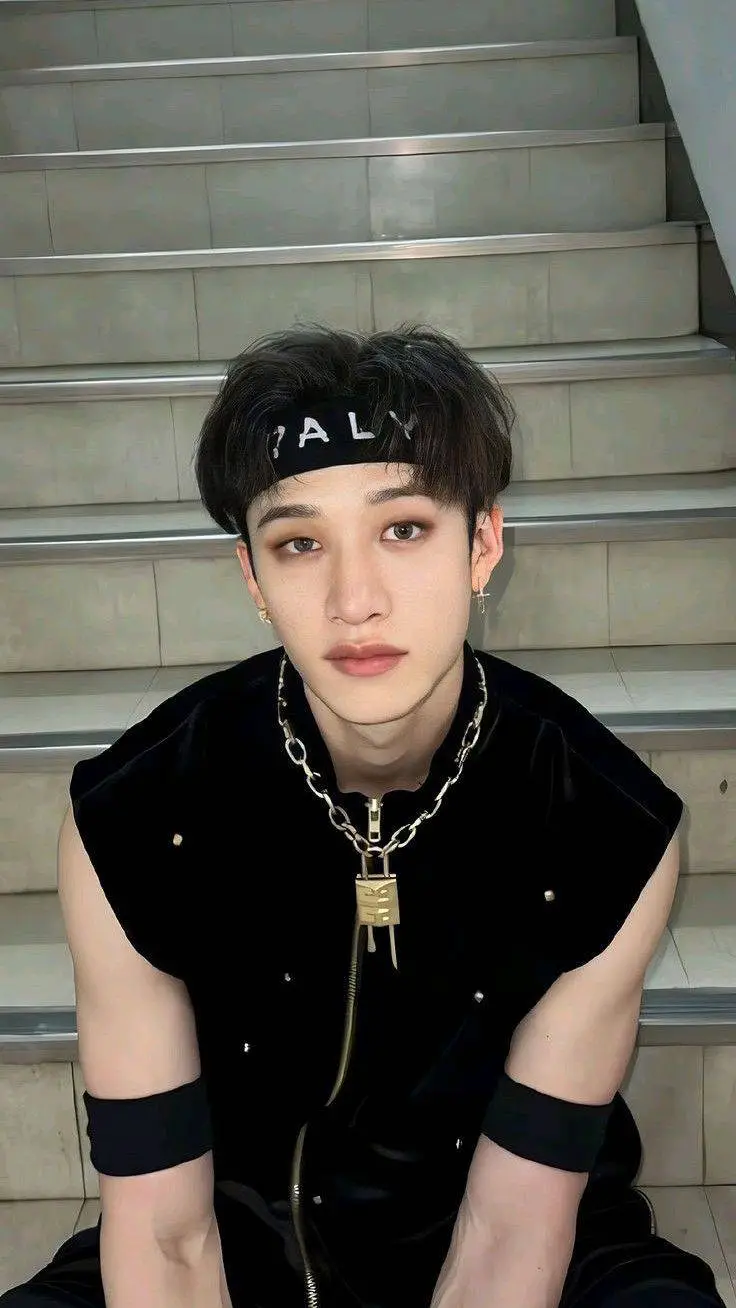 ai character: Bangchan🎭 background
