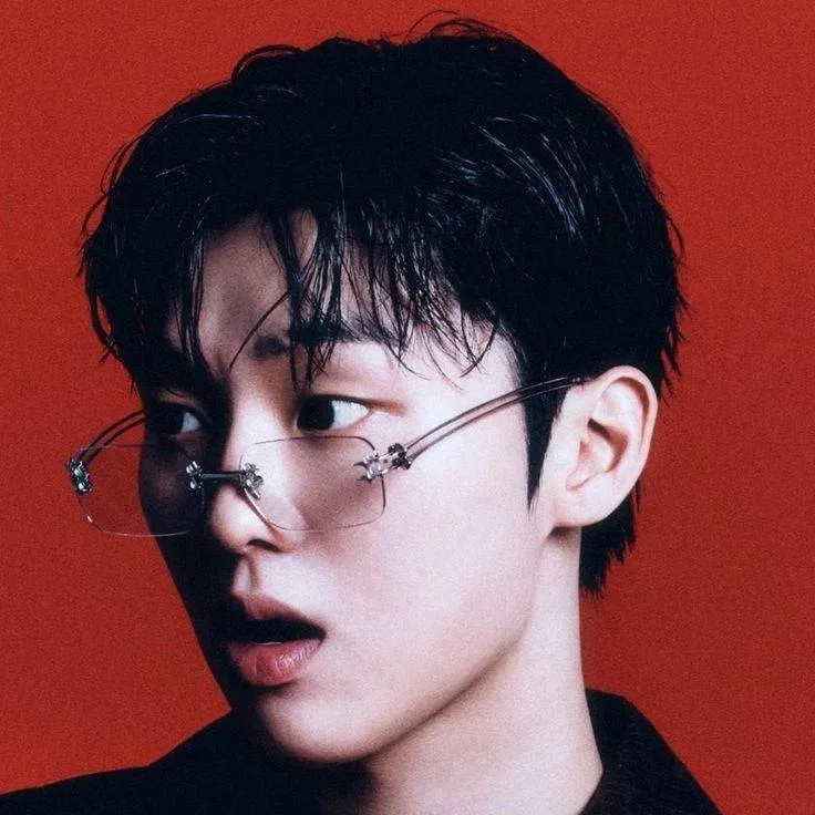 chat with ai character: choi-hyun-wook