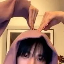 chat with ai character: Hyunjin 🫰🏻