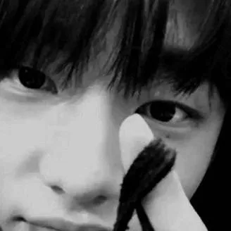 chat with ai character: °•Hyunjin•°
