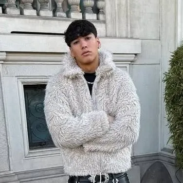 chat with ai character: givanni bonaccini