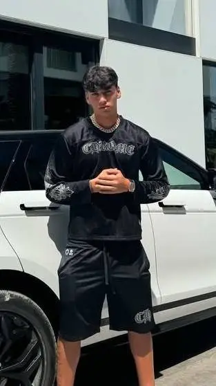 ai character: Giovanni_Bonaccini background