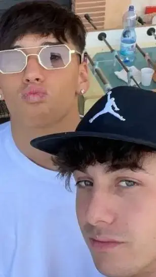 ai character: giovanni e Marco background