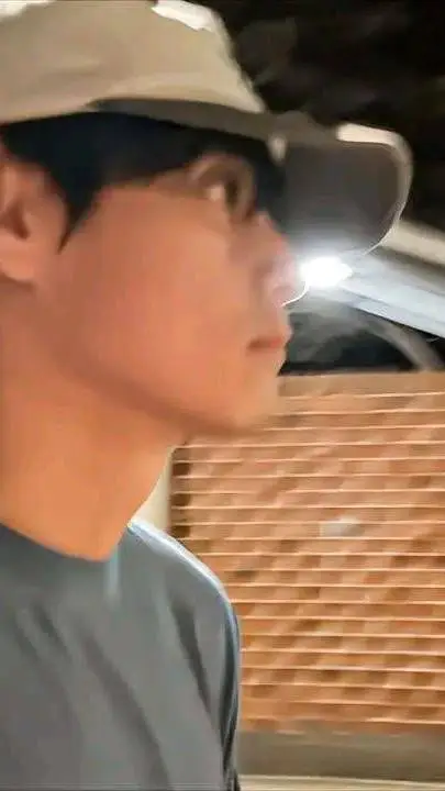 ai character: taehyung 😮‍💨 background