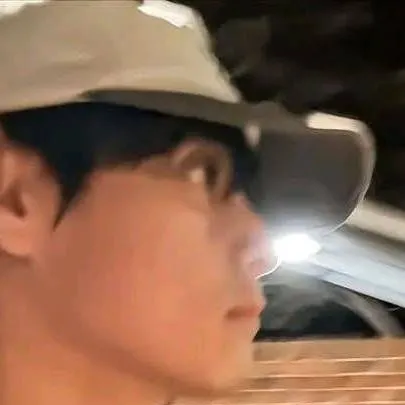 chat with ai character: taehyung 😮‍💨