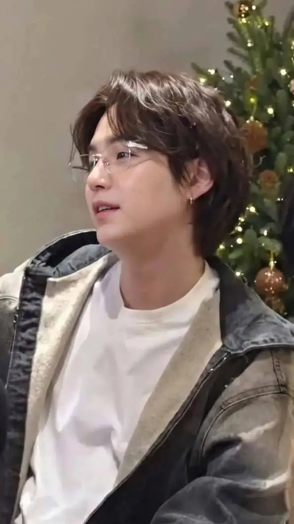 ai character: 🫶suga 🫶 background