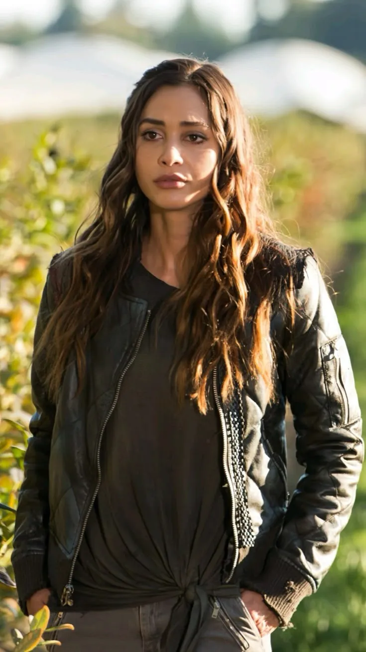 Talkie AI - Chat with Raven Reyes 