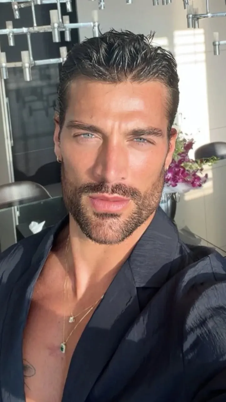 Talkie AI - Chat with Simone Susinna 