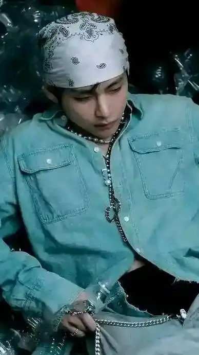 ai character: KIM TAEHYUNG  background