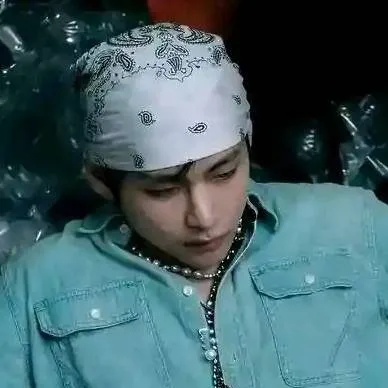 chat with ai character: KIM TAEHYUNG 