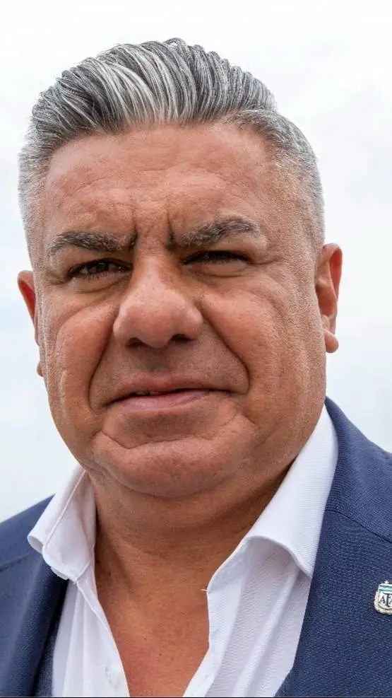 ai character: El Chiqui Tapia🗣🔥 background