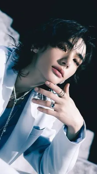 ai character: Hyunjin  background