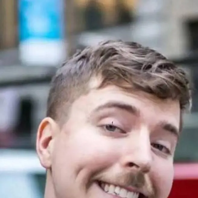 chat with ai character: Mr beast 