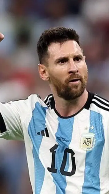 ai character: Lionel Messi background