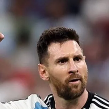 chat with ai character: Lionel Messi