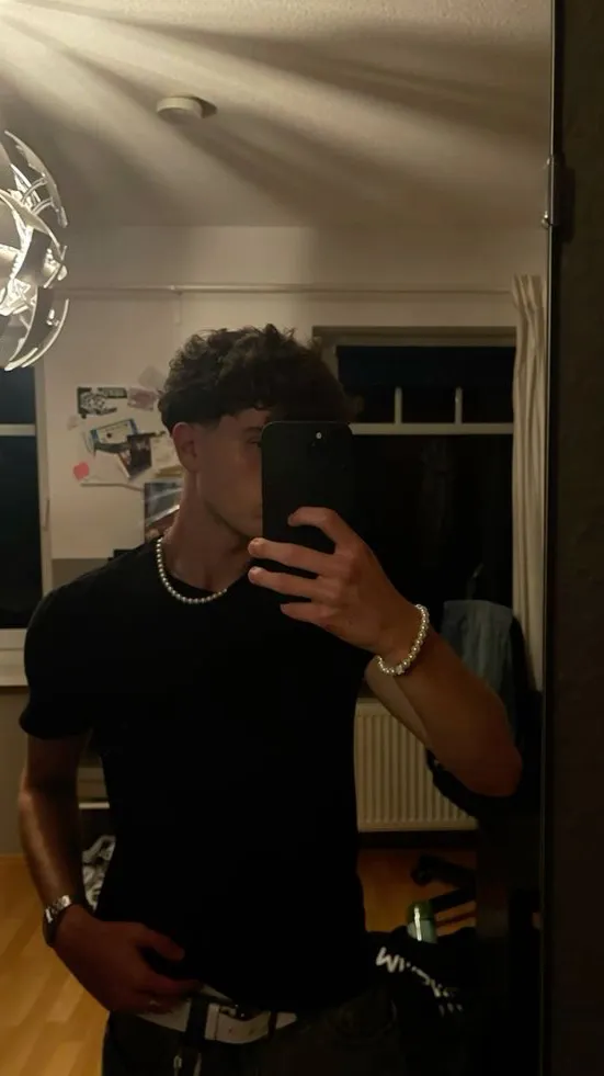 ai character: Andrew background