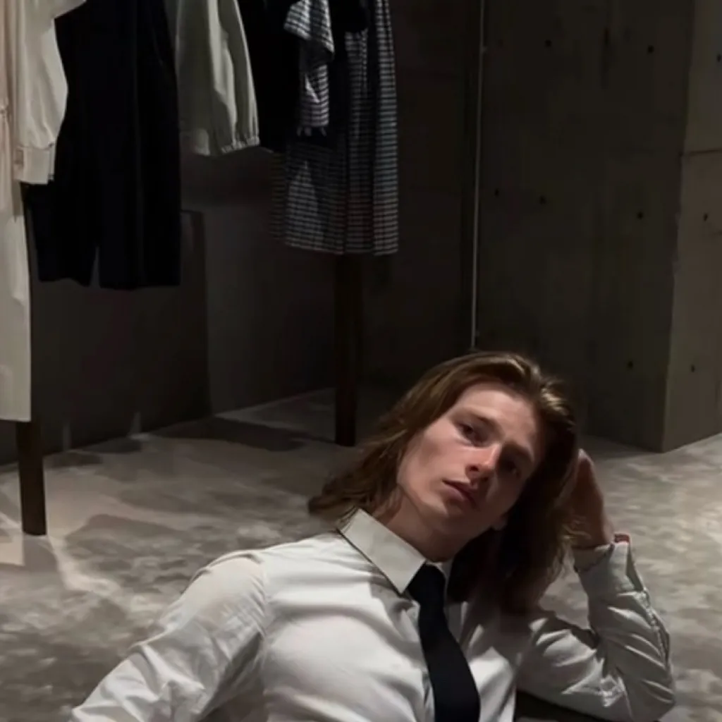 chat with ai character: DYLAN(Bl)