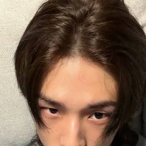 chat with ai character: hyunjin 