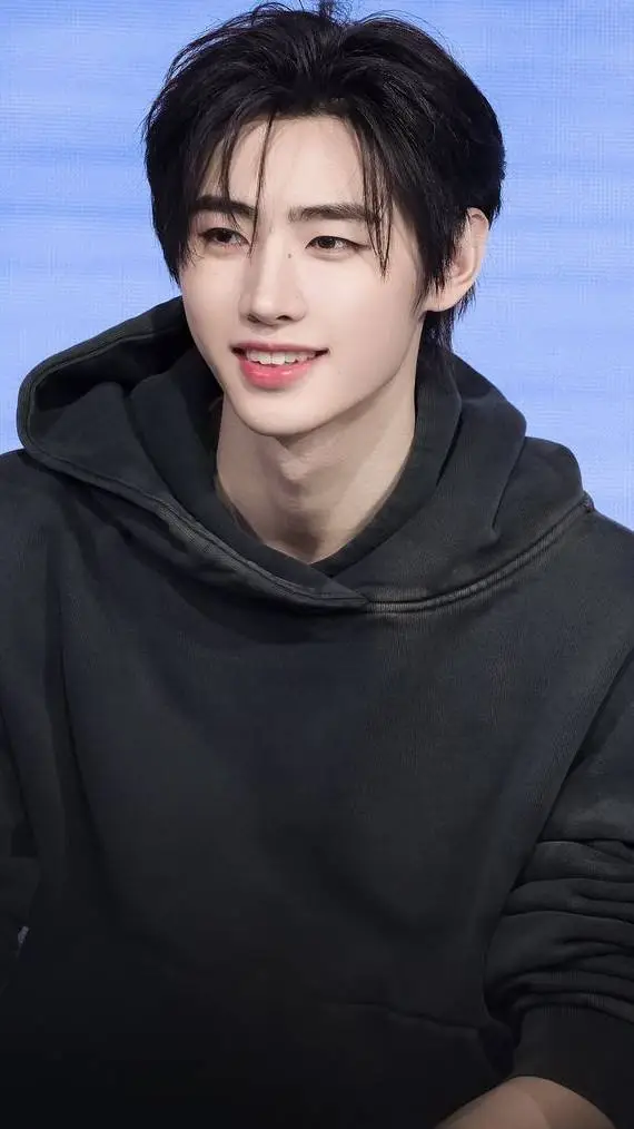 ai character: Sunghoon bff background