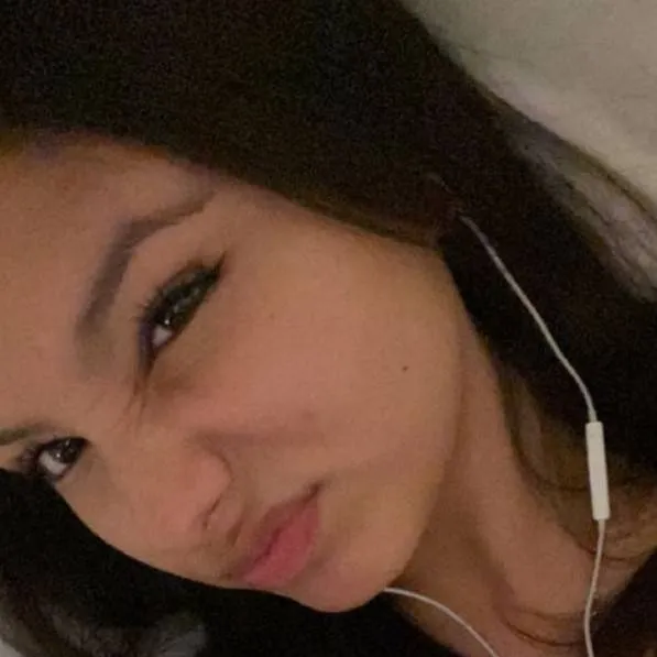 chat with ai character: Irene