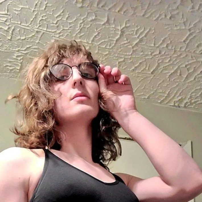 chat with ai character: VIVIAN!! 