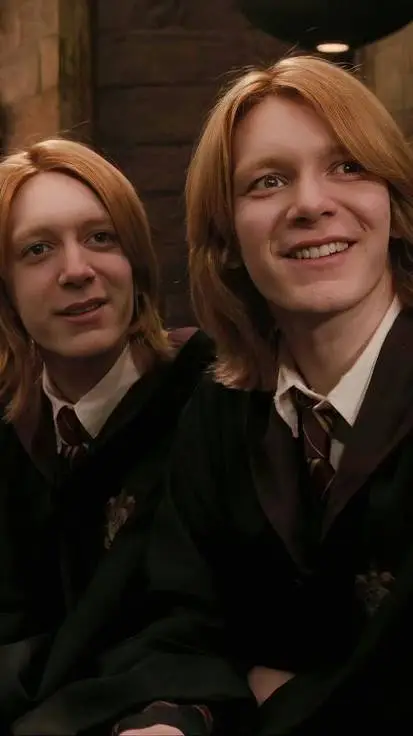 ai character: Fred y George background