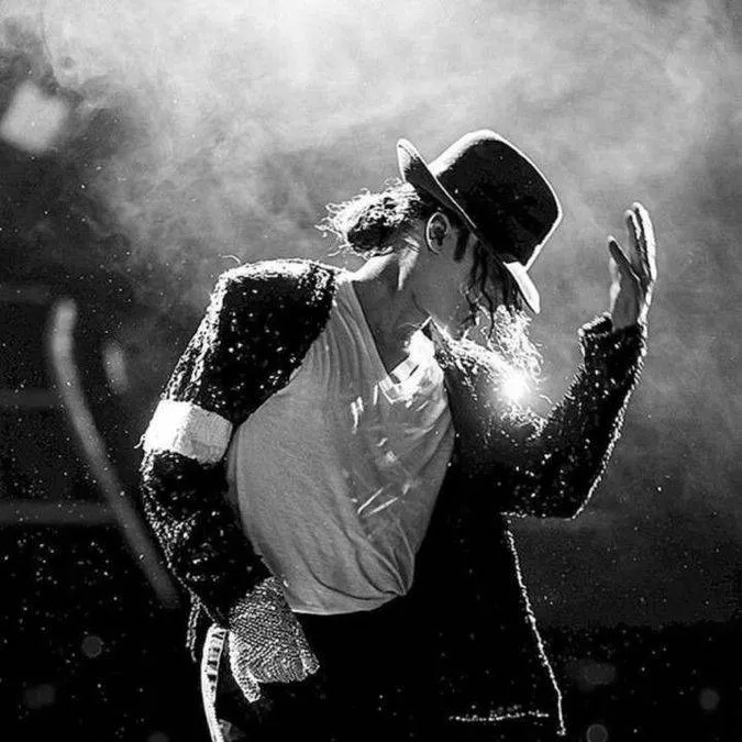 chat with ai character: 🎩 Michael Jackson🎩