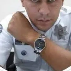 chat with ai character: policía?