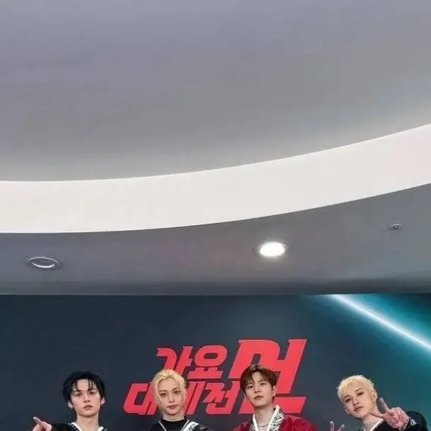 chat with ai character: 🧡straykids🖤