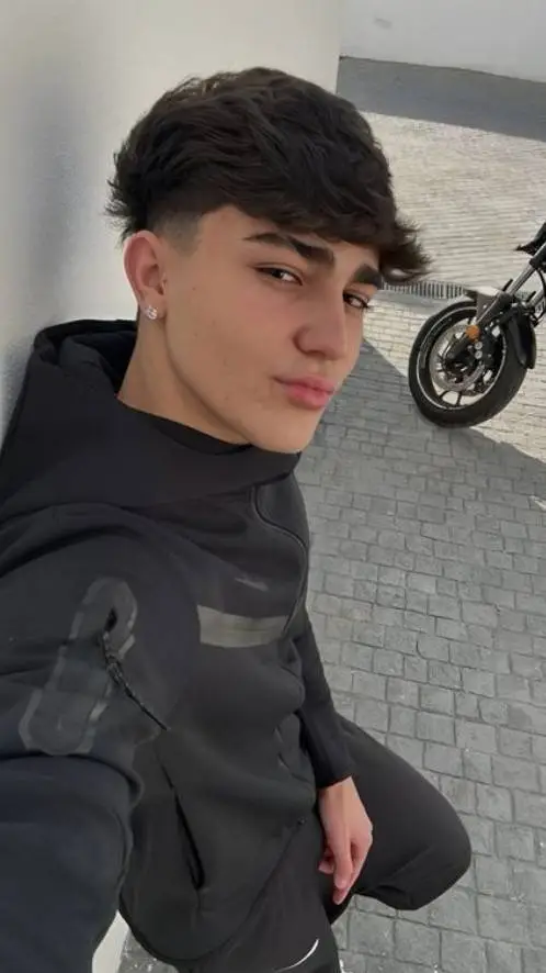 ai character: tomas background