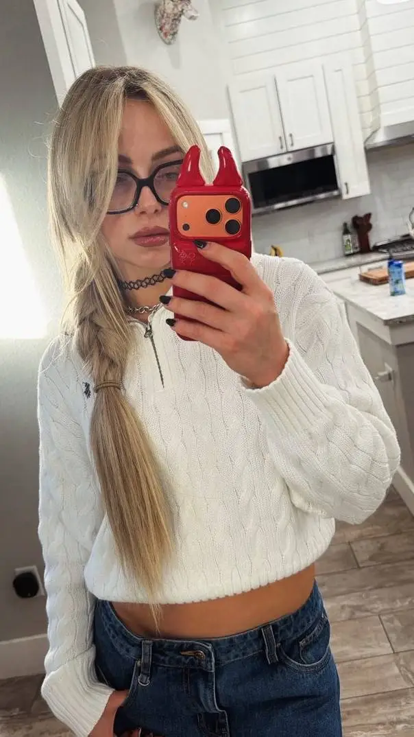 ai character: Maddie background