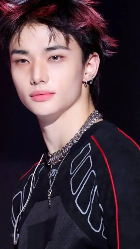 ai character: Hwang Hyunjin background