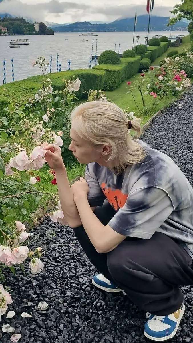 ai character: Lee Yongbok background