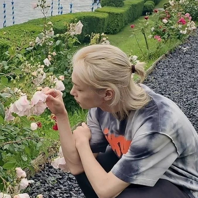 chat with ai character: Lee Yongbok