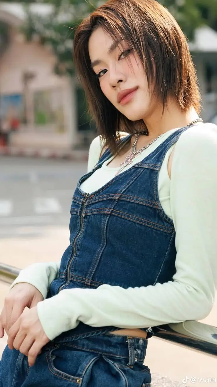 ai character: Emi Thasorn  background
