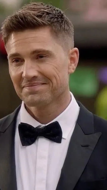 ai character: Tim Bradford 💕 background