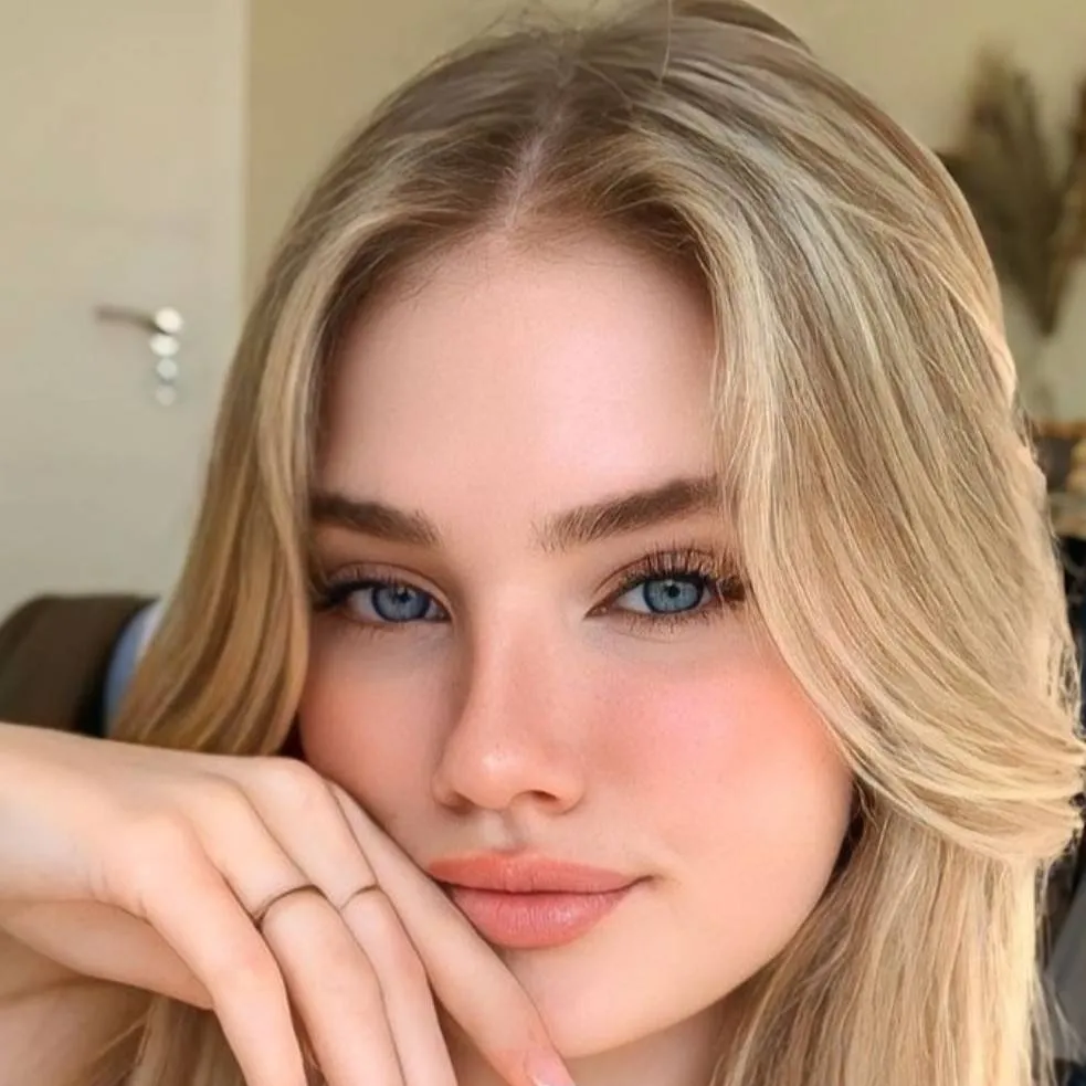 chat with ai character: sofia