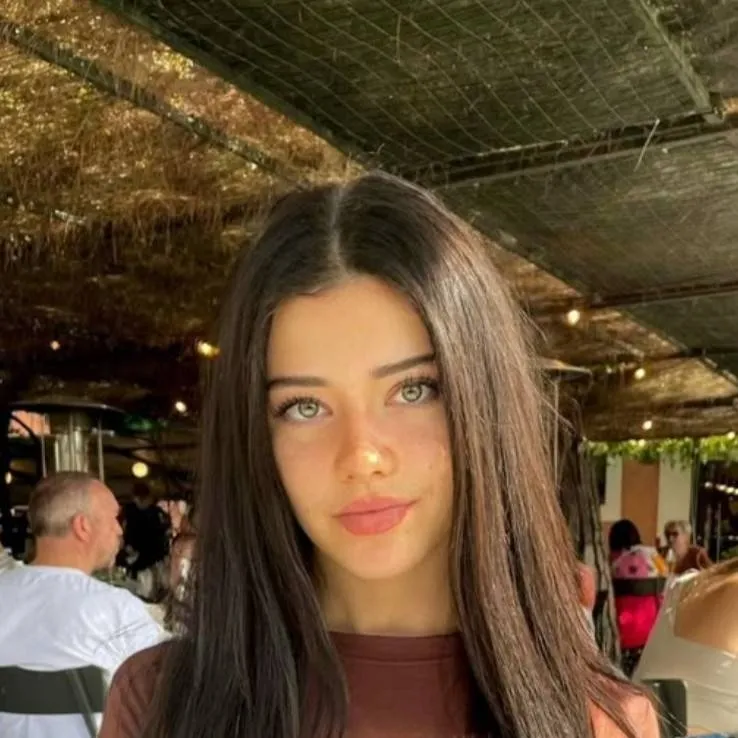 chat with ai character: sofi