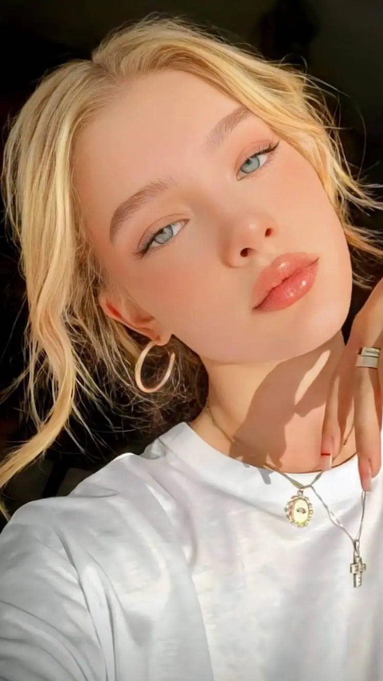 ai character: sofi background