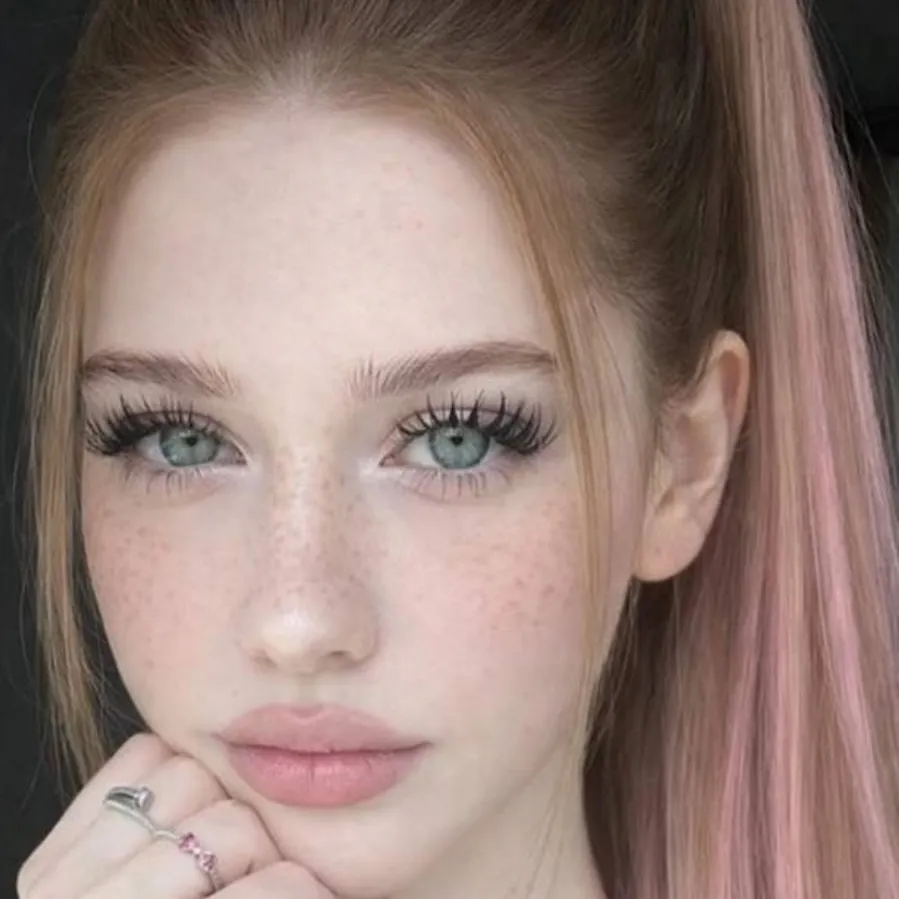 chat with ai character: Camila 